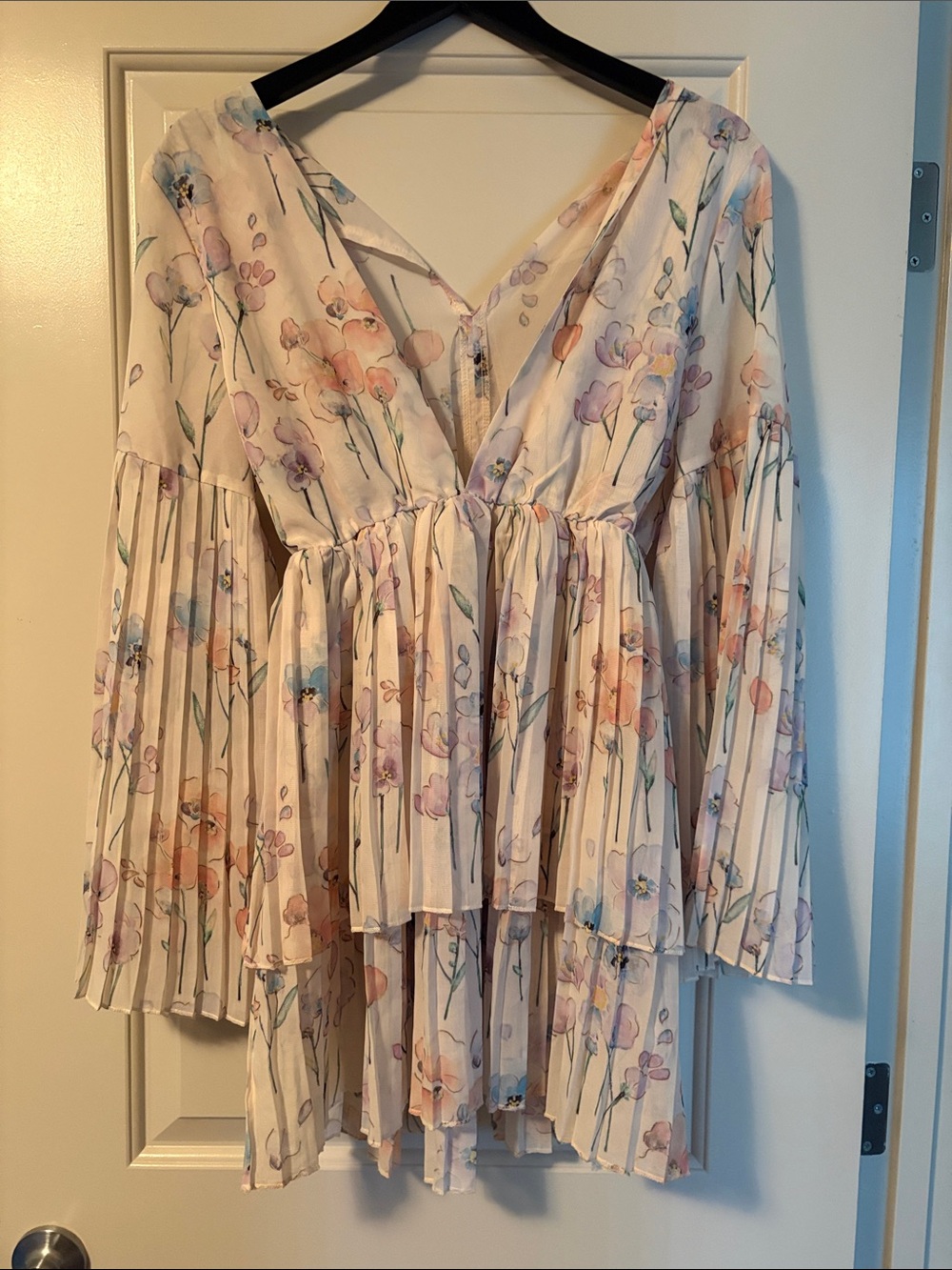 SHEIN White Floral Pleated V-Neck Mini Dress - Picture 2 of 2